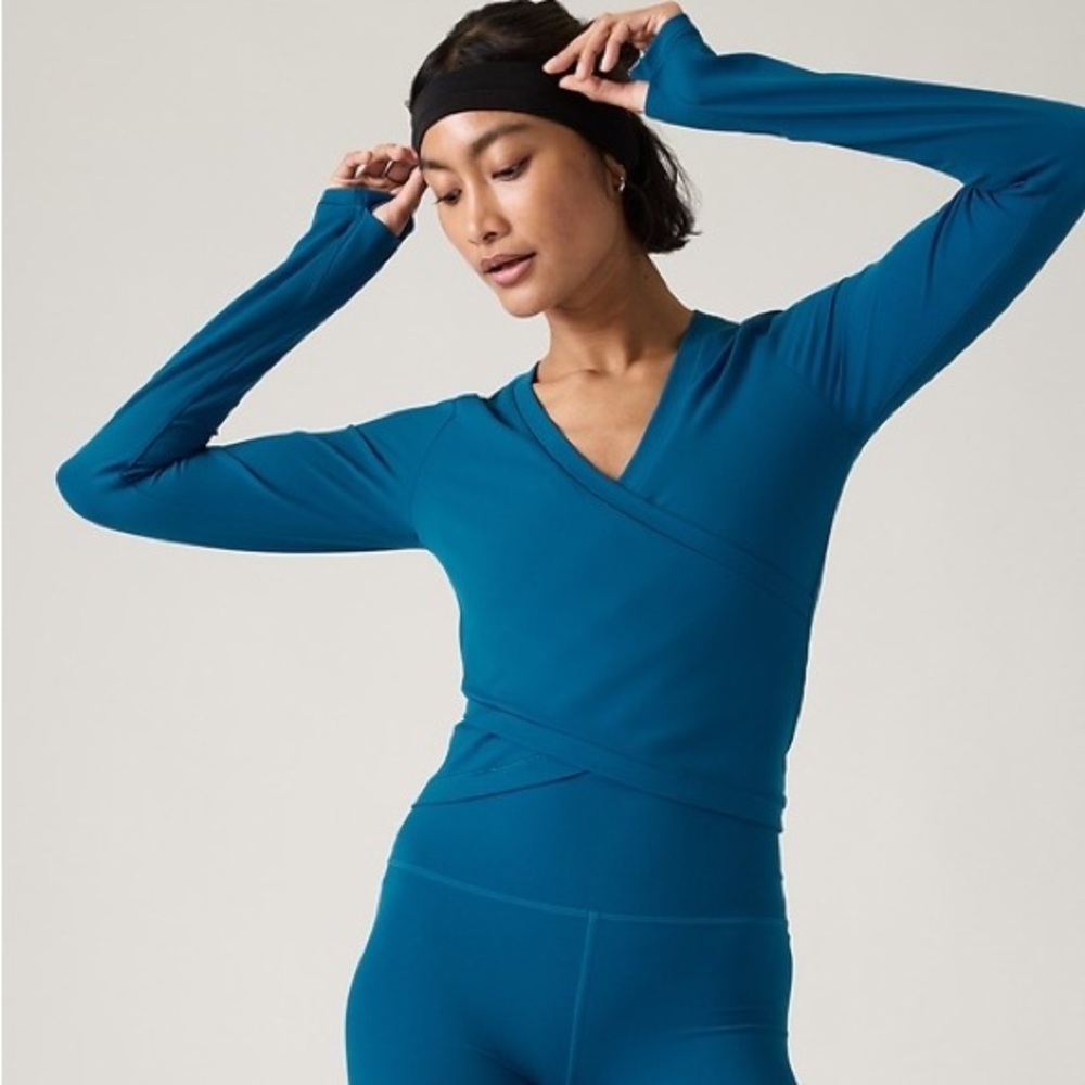 NWOT Athleta Transcend Top
